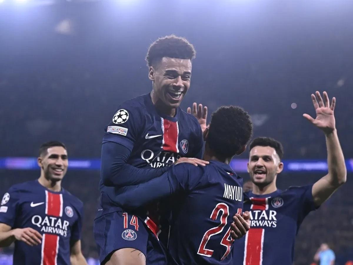 满冠体育-欧冠今晨走向成谜，曼联官宣签约，球迷炸锅，轮换策略成焦点(历届s赛冠军一览表)