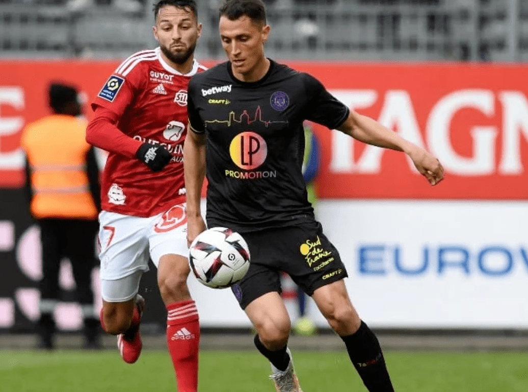 今夜西汉姆防线松动——法国杯节点到来，压力陡增，更衣室氛围转暖的简单介绍